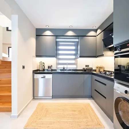 Havuzlu Korunakli Oezel Вилла