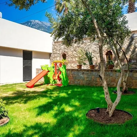 Havuzlu Korunakli Oezel Вилла *