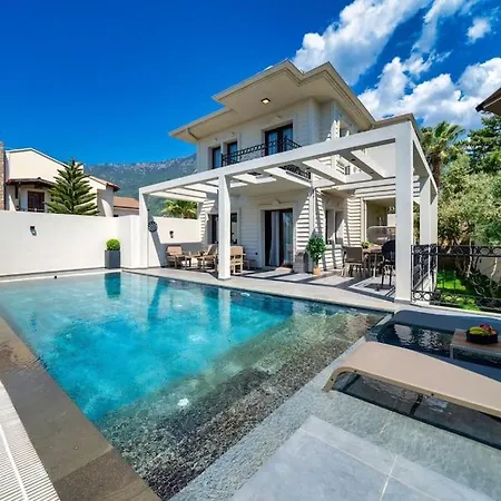 Havuzlu Korunakli Oezel * Фетхие