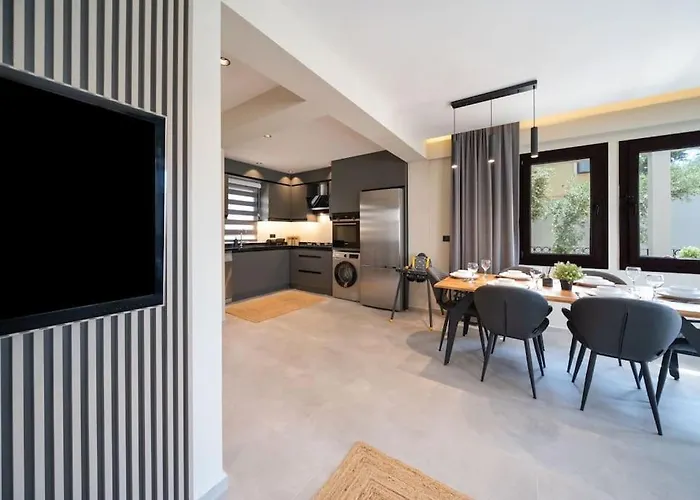 Havuzlu Korunakli Oezel Вилла