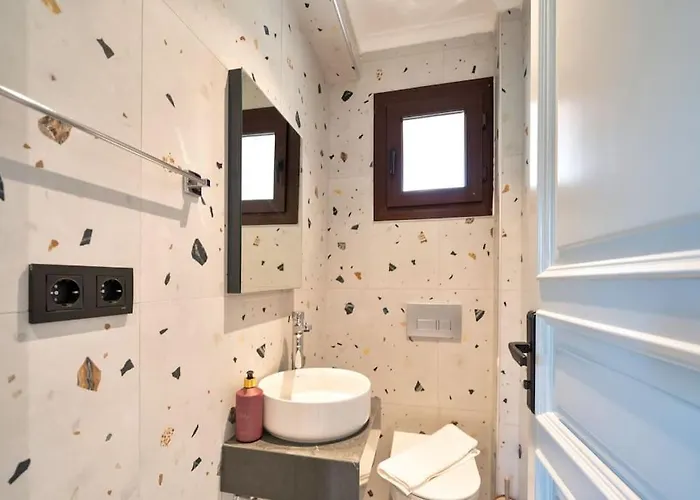 Havuzlu Korunakli Oezel Вилла *