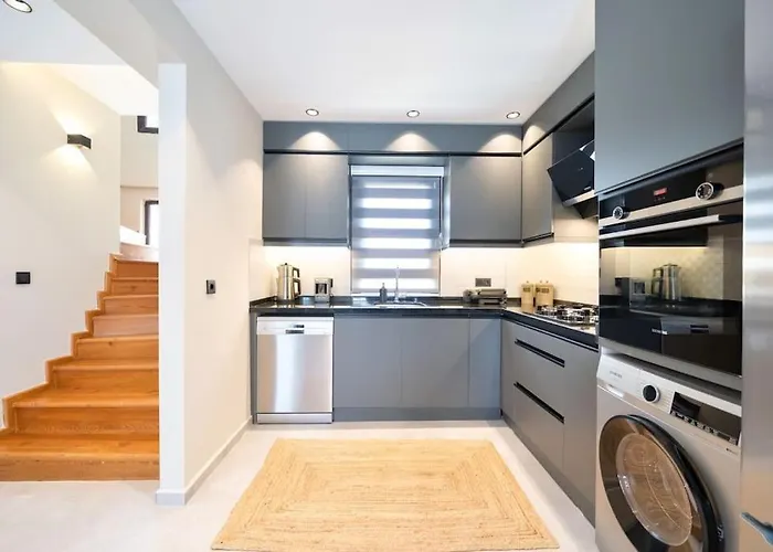 Havuzlu Korunakli Oezel Вилла