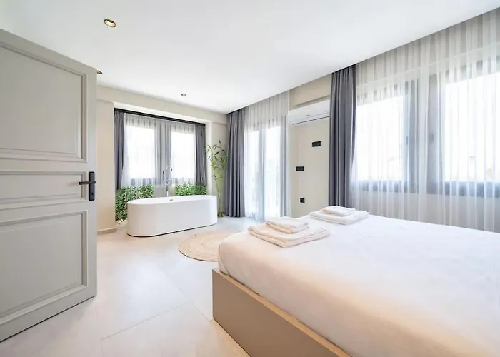 Havuzlu Korunakli Oezel Вилла *