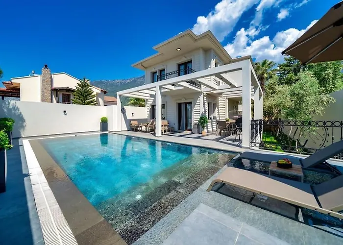 Havuzlu Korunakli Oezel * Фетхие